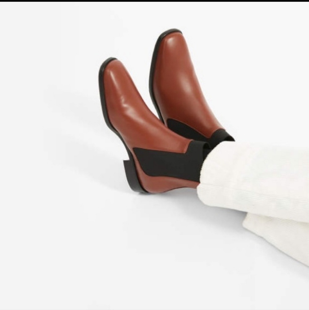 Everlane The square toe Chelsea boot size 8.5 women's FITS LIKE A 7.5